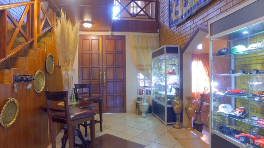 5 Bedroom Property for Sale in Azalea Park North West
